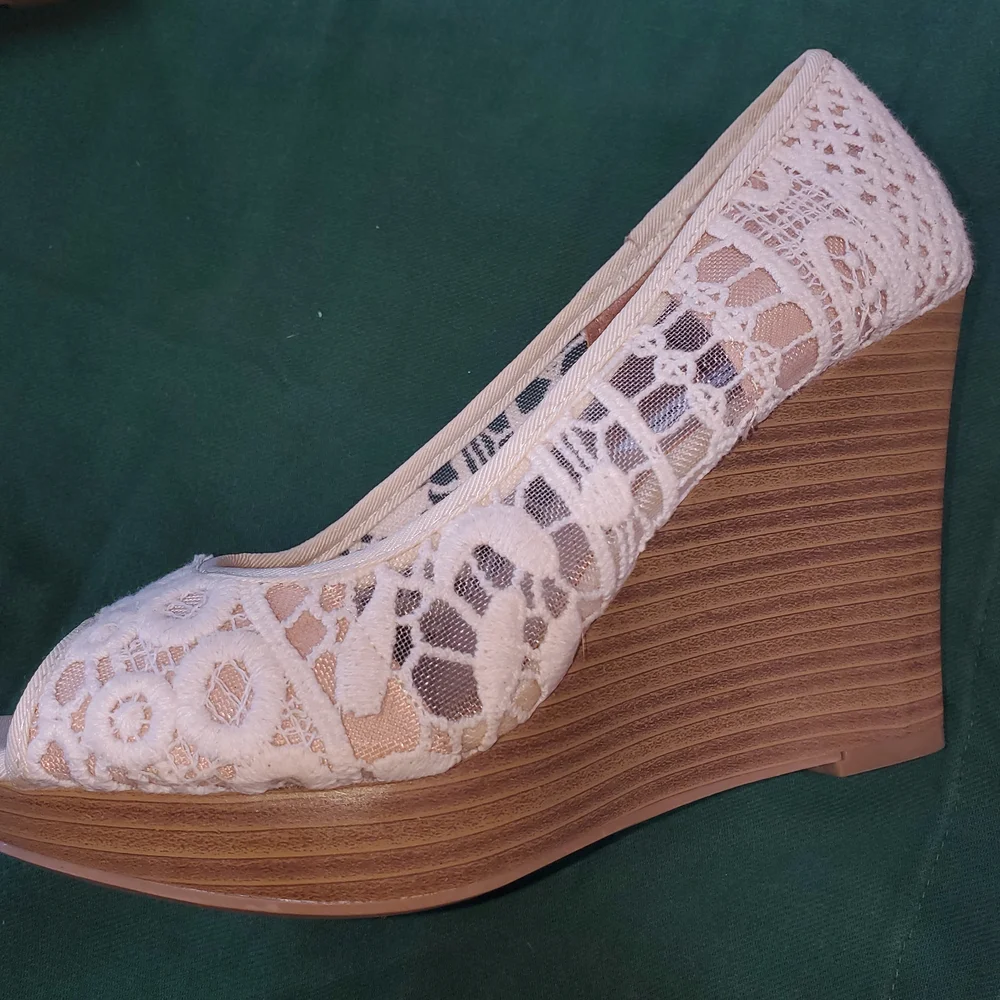 American Eagle Outfitters Beige Lace Wedges - Picture 5 of 5